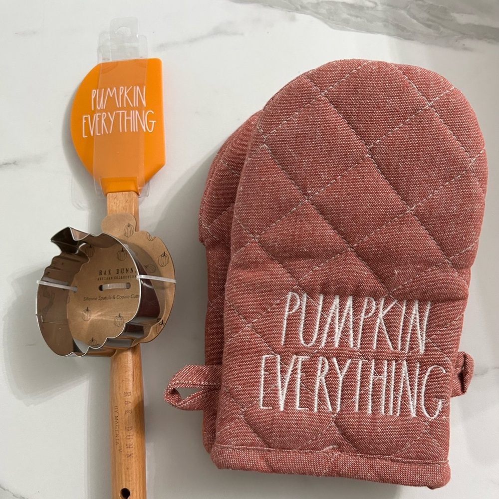 Rae Dunn Pumpkin Everything Oven Mitt and Spatula Set